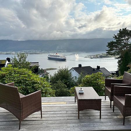 Great Place With View To The Mountains And Fjord โอเลซุนด์ ภายนอก รูปภาพ