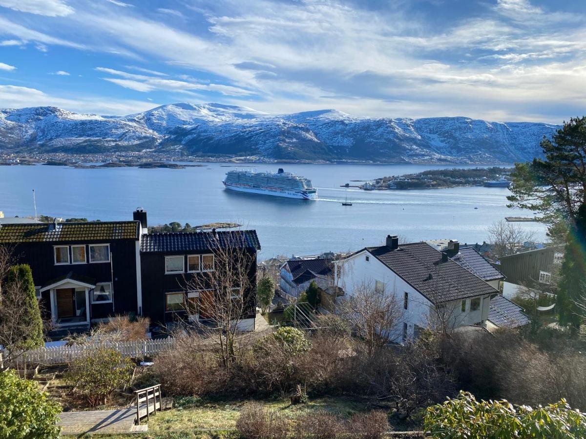 Great Place With View To The Mountains And Fjord โอเลซุนด์ ภายนอก รูปภาพ